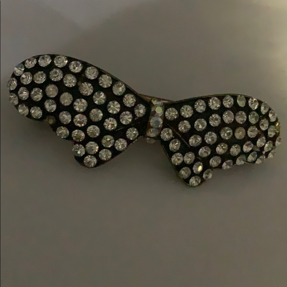 Hair clip.